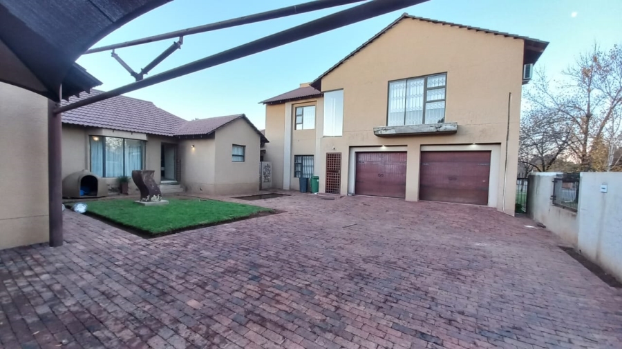 3 Bedroom Property for Sale in Vanderbijlpark SE 6 Gauteng
