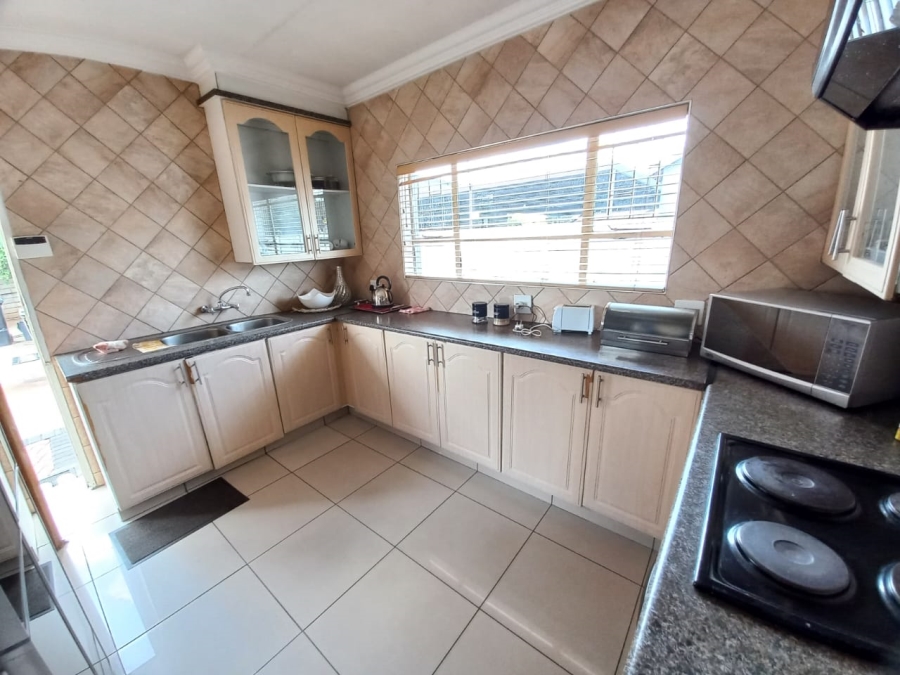3 Bedroom Property for Sale in Vanderbijlpark SE 6 Gauteng