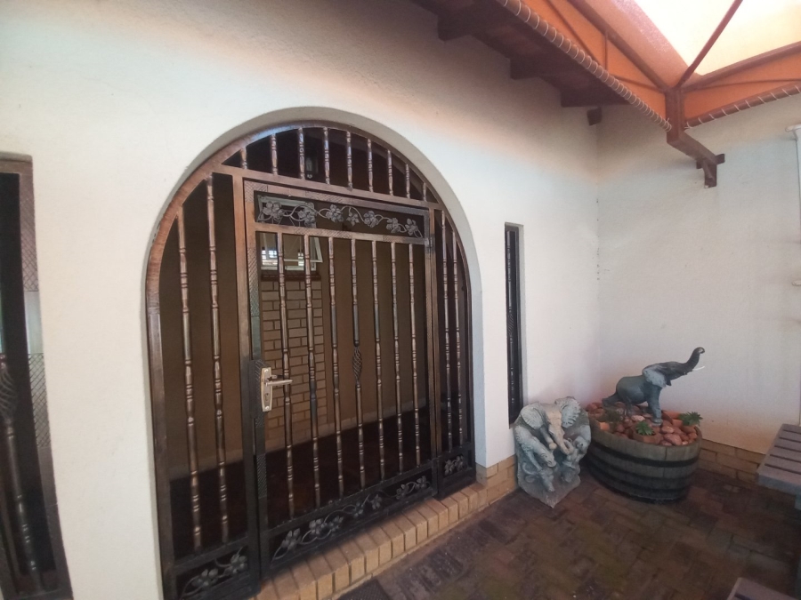 4 Bedroom Property for Sale in Vanderbijlpark SE 6 Gauteng
