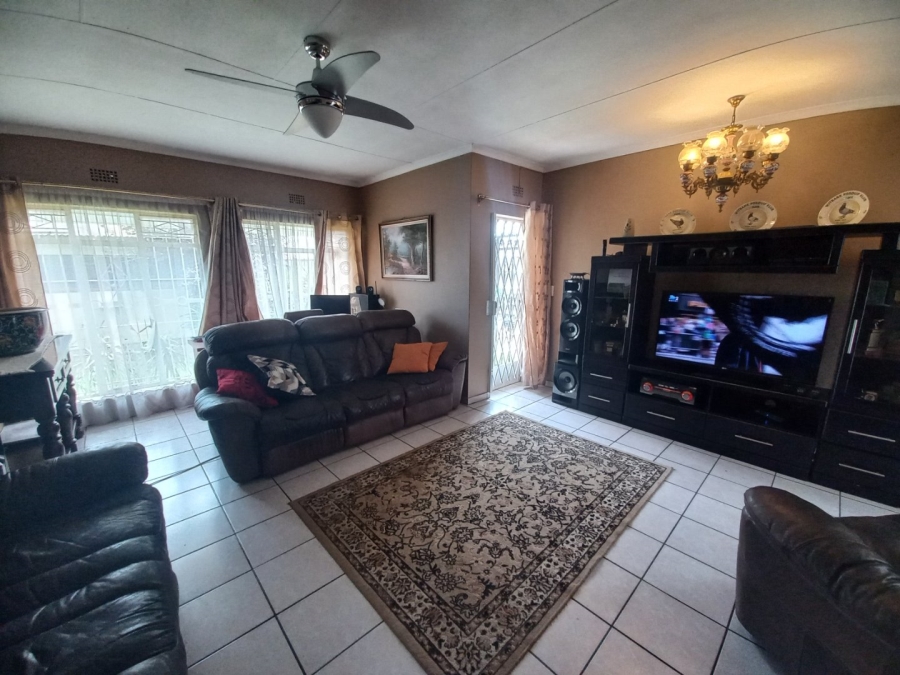 4 Bedroom Property for Sale in Vanderbijlpark SE 6 Gauteng