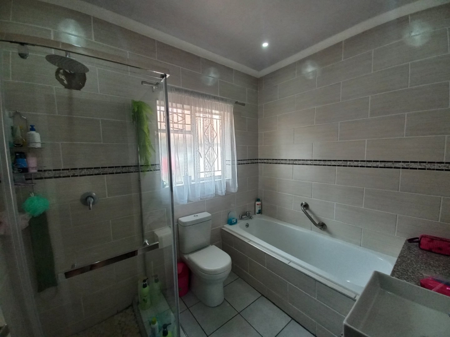 4 Bedroom Property for Sale in Vanderbijlpark SE 6 Gauteng