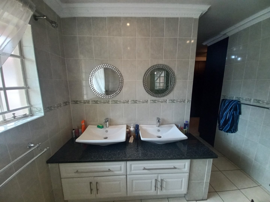 4 Bedroom Property for Sale in Vanderbijlpark SE 6 Gauteng