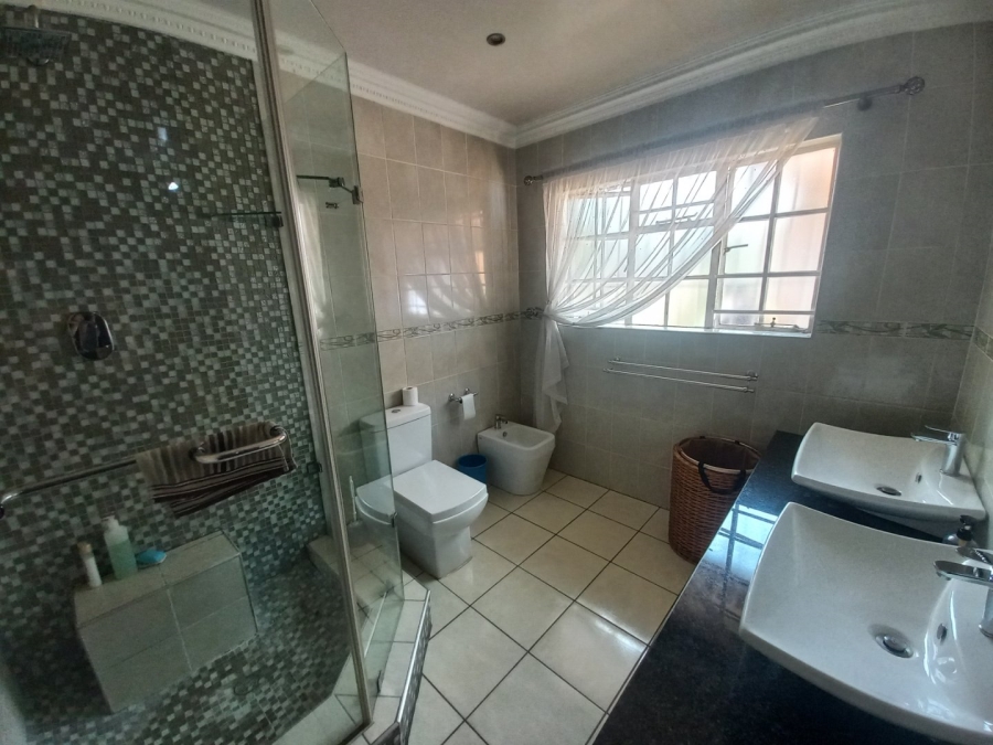 4 Bedroom Property for Sale in Vanderbijlpark SE 6 Gauteng