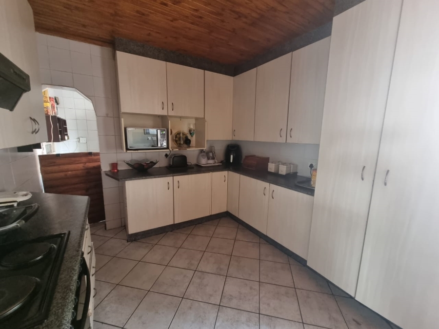 6 Bedroom Property for Sale in Arcon Park Gauteng