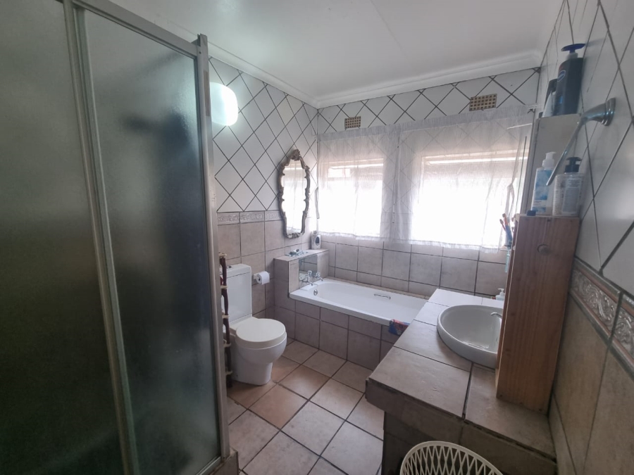 6 Bedroom Property for Sale in Arcon Park Gauteng