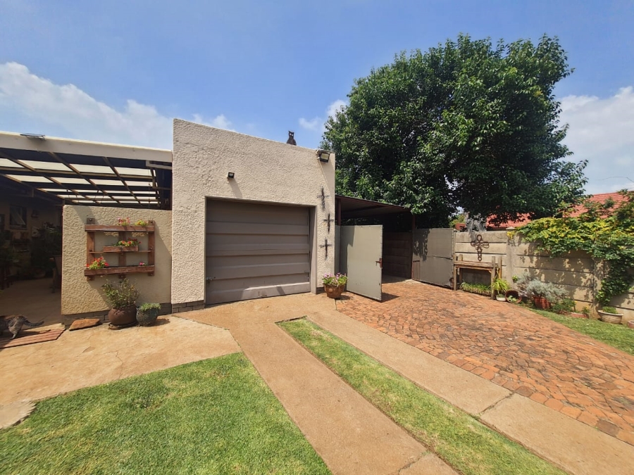 3 Bedroom Property for Sale in Vanderbijlpark SE 6 Gauteng