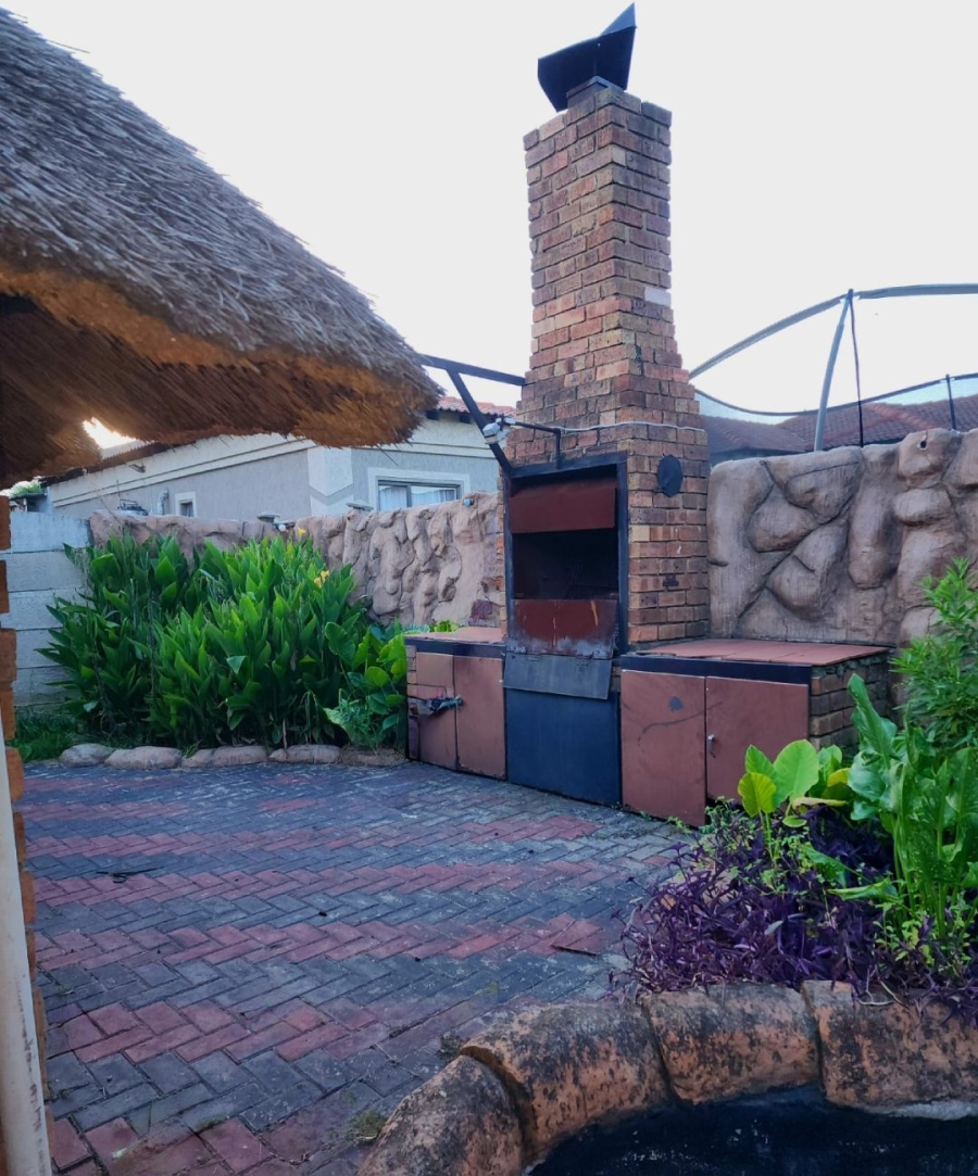 3 Bedroom Property for Sale in Vanderbijlpark SE 6 Gauteng
