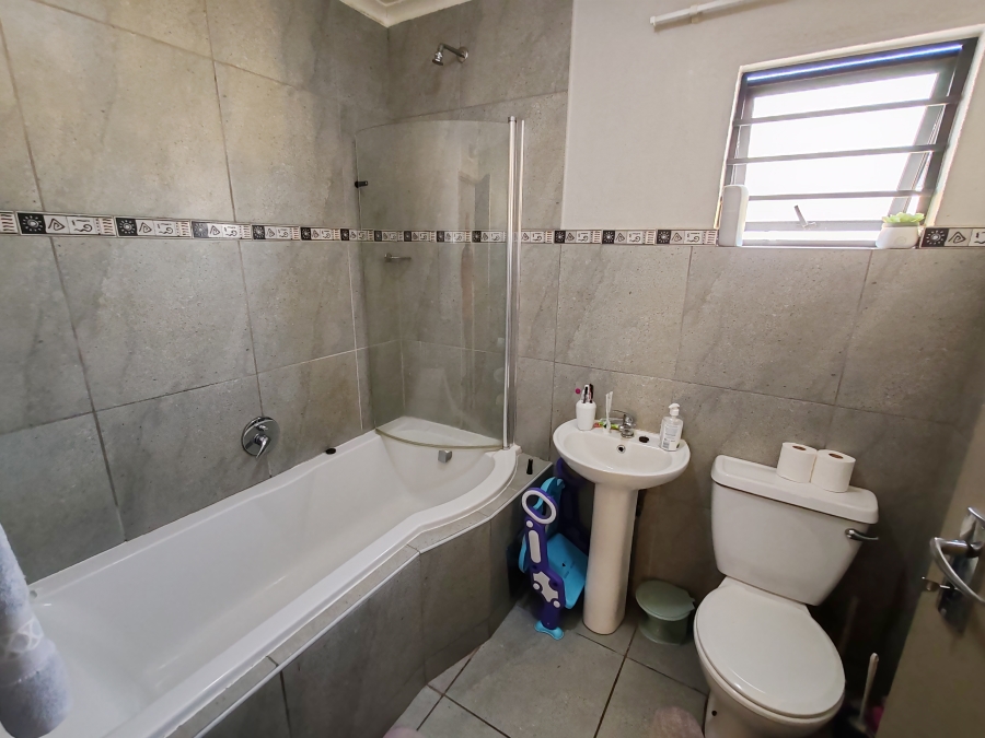 3 Bedroom Property for Sale in Andeon Gauteng