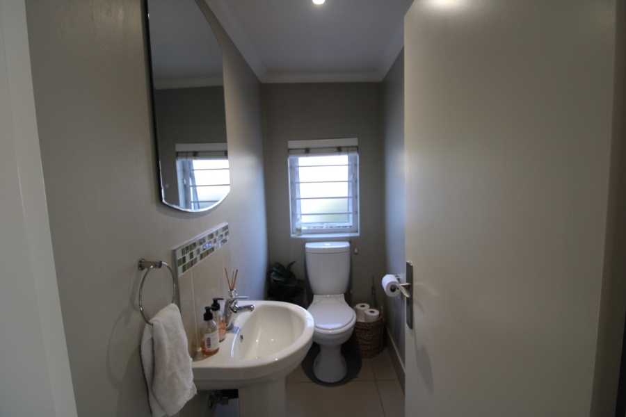 To Let 2 Bedroom Property for Rent in Bryanston Gauteng