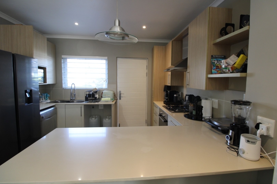 To Let 2 Bedroom Property for Rent in Bryanston Gauteng
