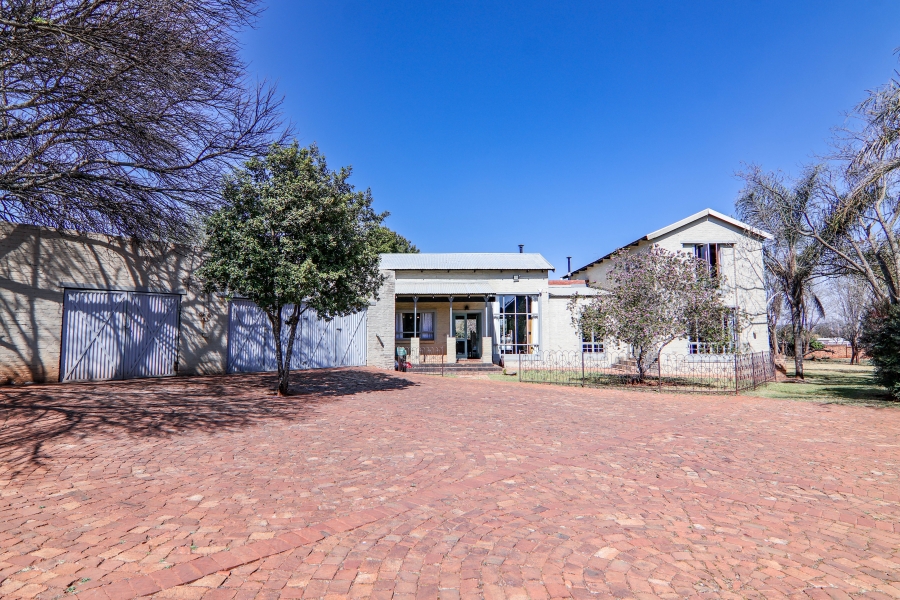 5 Bedroom Property for Sale in Raslouw Gauteng