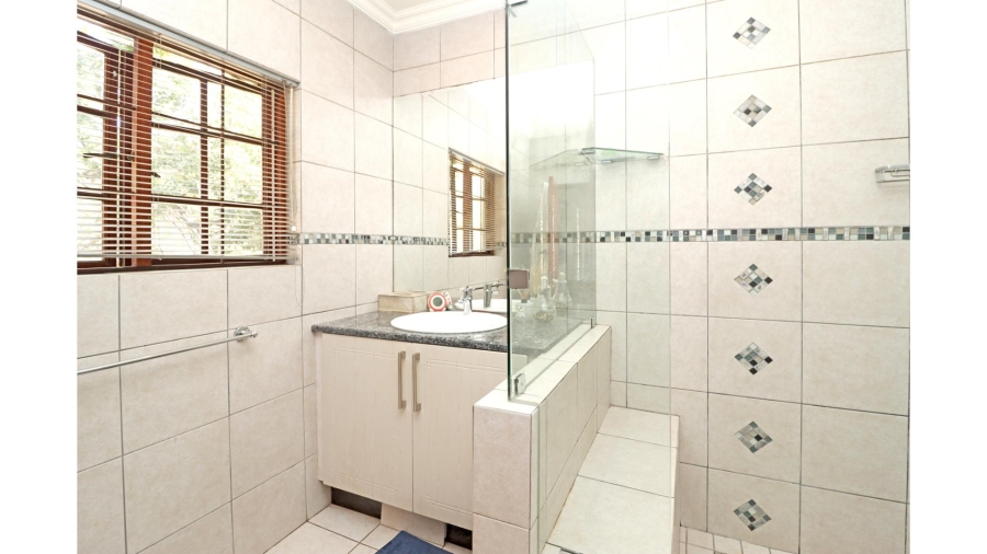 5 Bedroom Property for Sale in Glenferness Gauteng