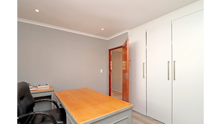 5 Bedroom Property for Sale in Glenferness Gauteng