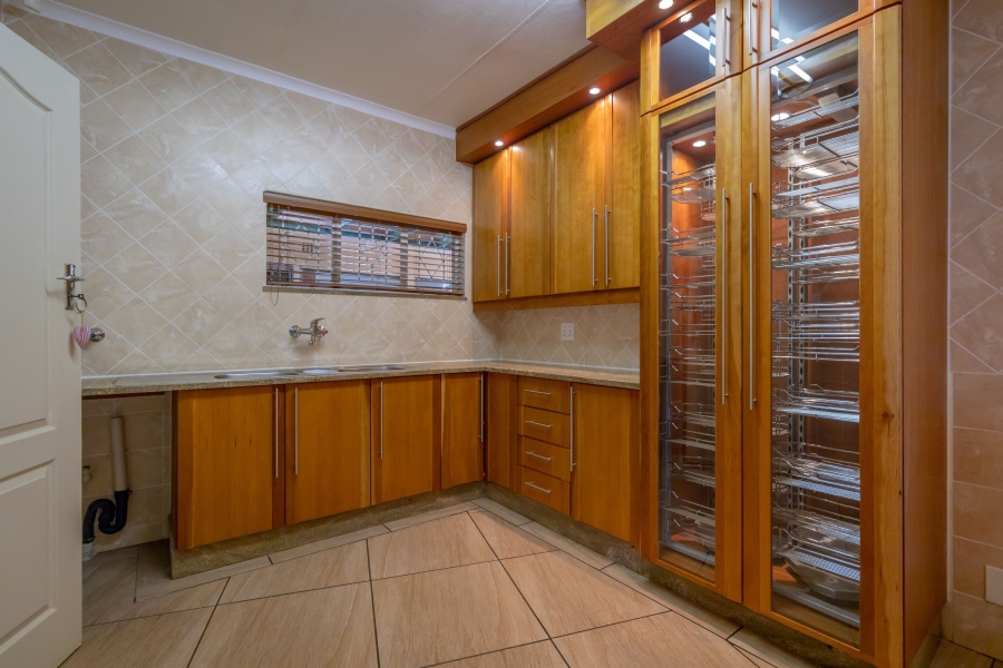 To Let 5 Bedroom Property for Rent in Chancliff Ridge Gauteng