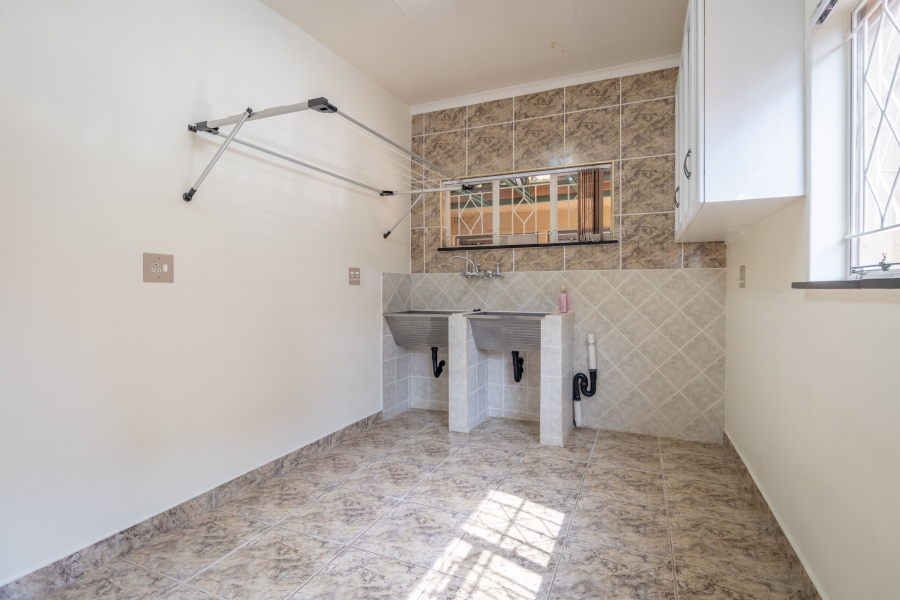 To Let 5 Bedroom Property for Rent in Chancliff Ridge Gauteng