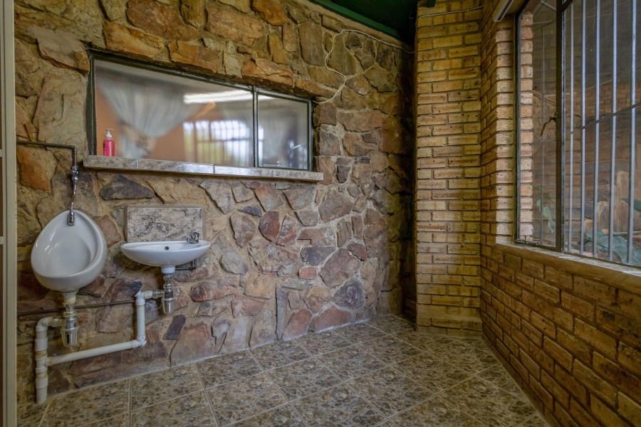To Let 5 Bedroom Property for Rent in Chancliff Ridge Gauteng
