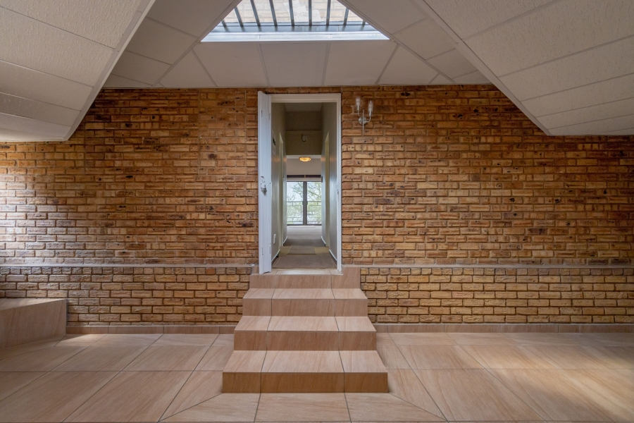 To Let 5 Bedroom Property for Rent in Chancliff Ridge Gauteng
