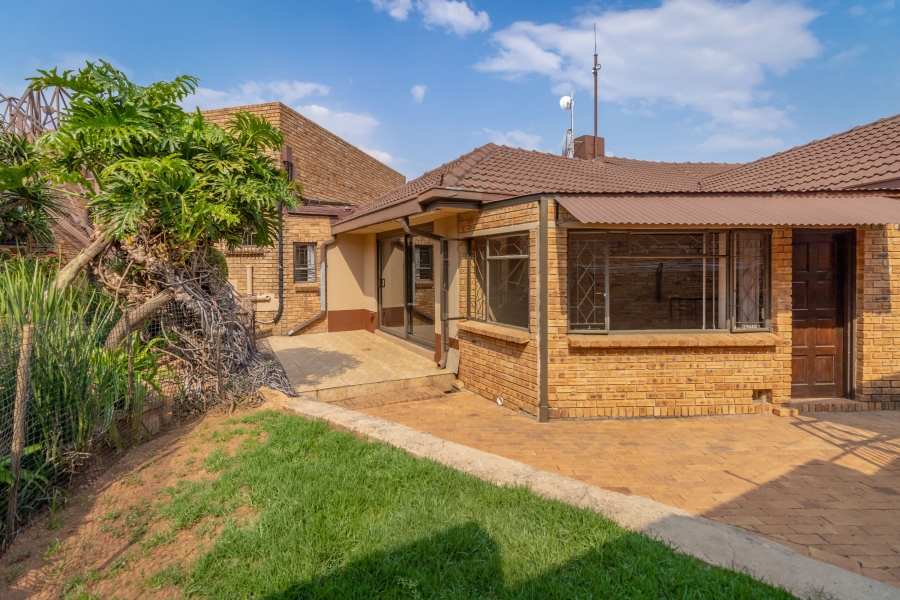 To Let 5 Bedroom Property for Rent in Chancliff Ridge Gauteng