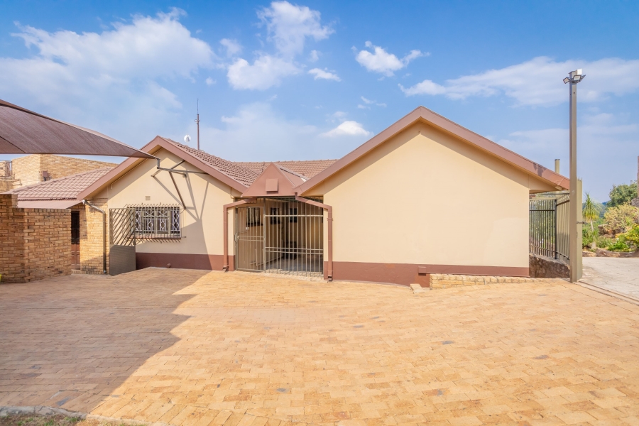 To Let 5 Bedroom Property for Rent in Chancliff Ridge Gauteng