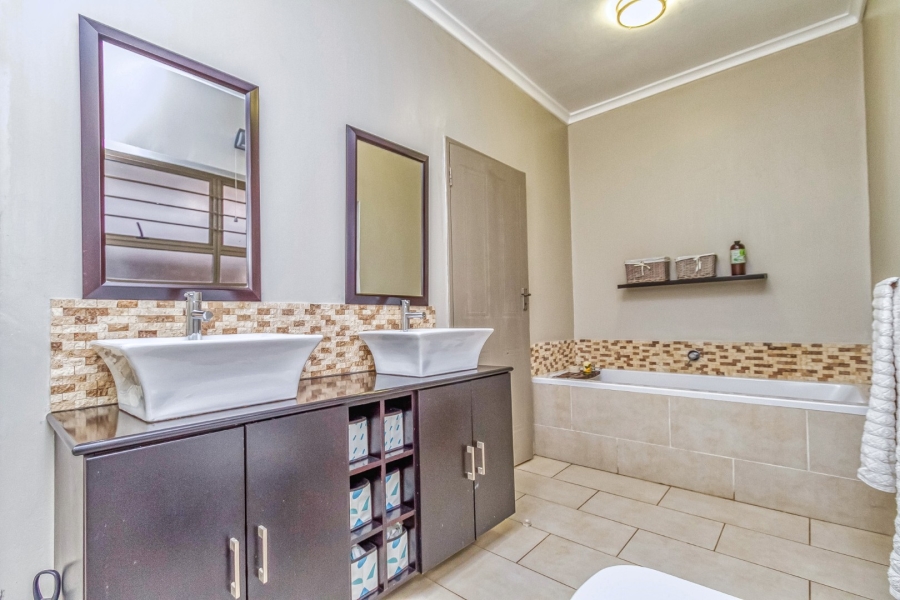 3 Bedroom Property for Sale in Parkmore Gauteng