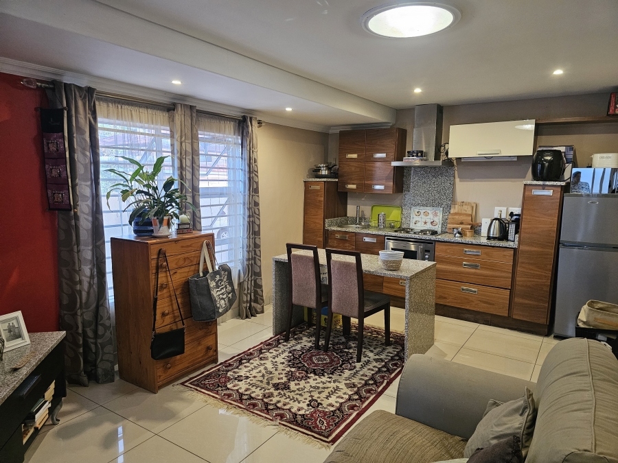 To Let 1 Bedroom Property for Rent in Hurlingham Manor Gauteng