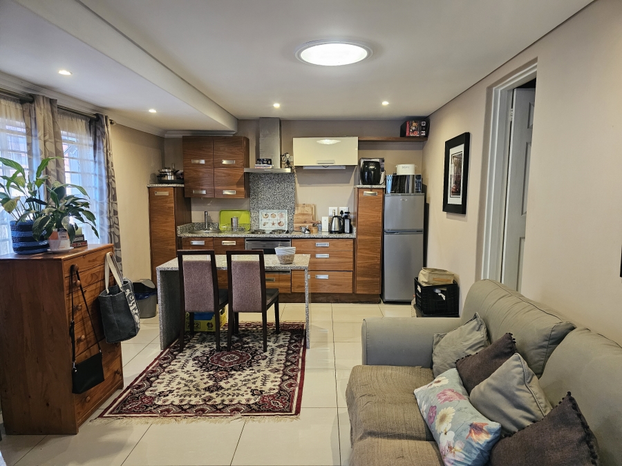 To Let 1 Bedroom Property for Rent in Hurlingham Manor Gauteng