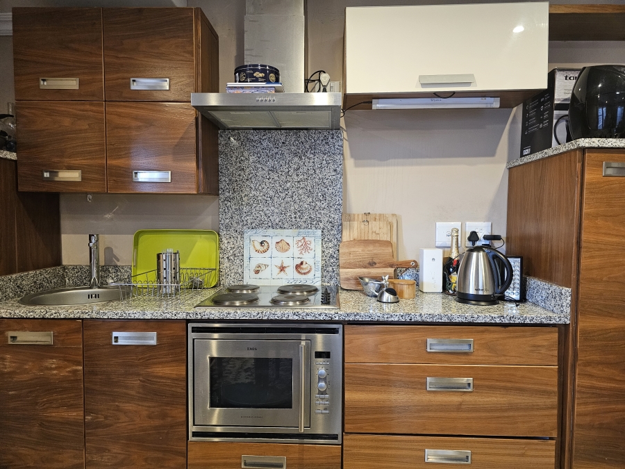To Let 1 Bedroom Property for Rent in Hurlingham Manor Gauteng