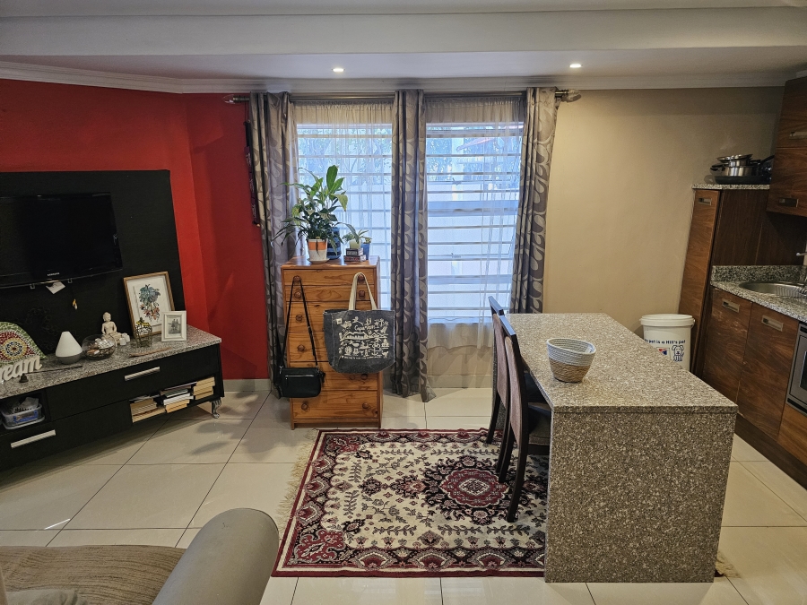 To Let 1 Bedroom Property for Rent in Hurlingham Manor Gauteng
