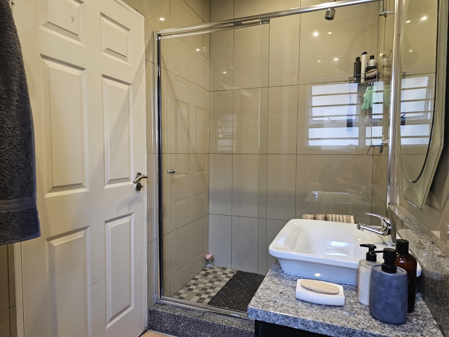 To Let 1 Bedroom Property for Rent in Hurlingham Manor Gauteng
