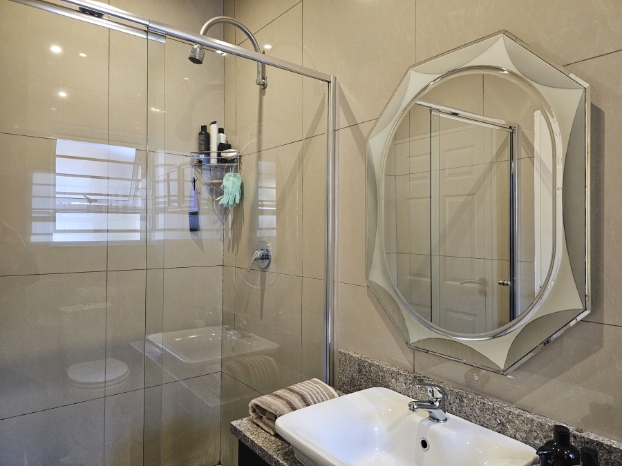 To Let 1 Bedroom Property for Rent in Hurlingham Manor Gauteng