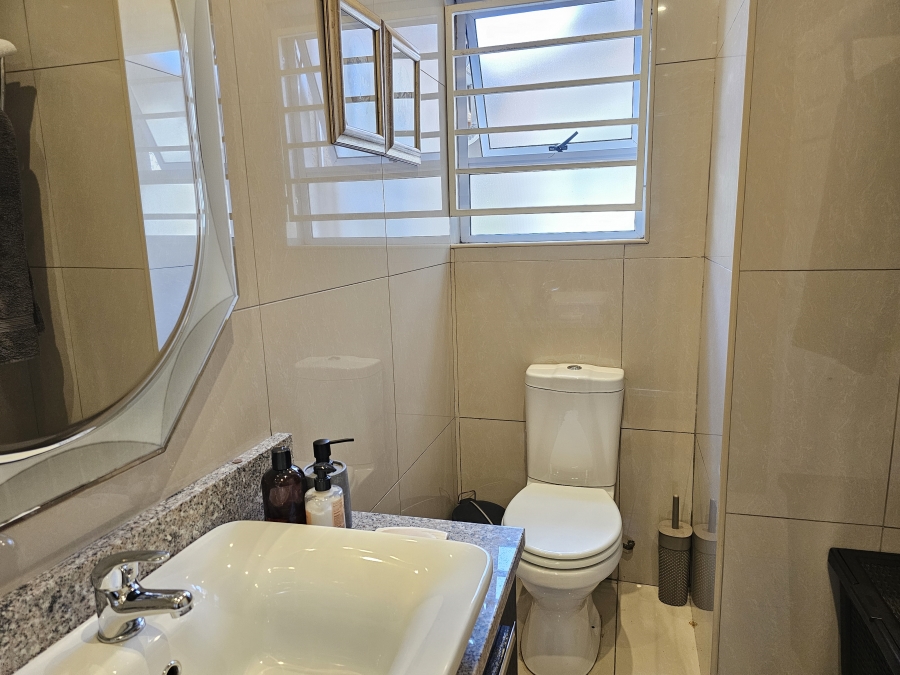 To Let 1 Bedroom Property for Rent in Hurlingham Manor Gauteng