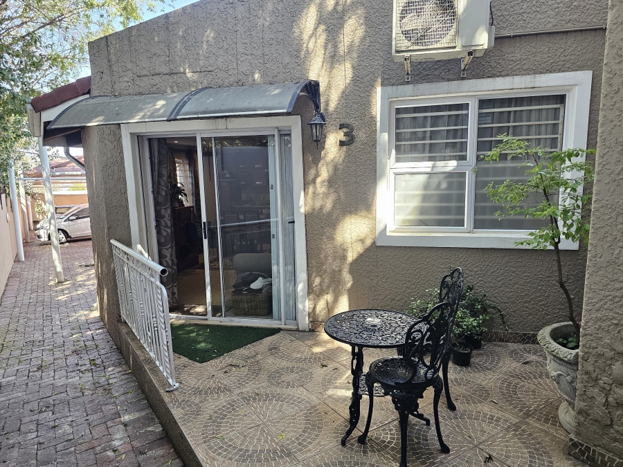 To Let 1 Bedroom Property for Rent in Hurlingham Manor Gauteng
