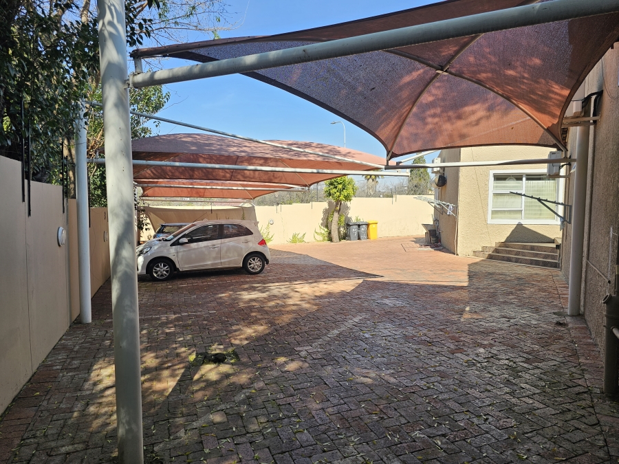 To Let 1 Bedroom Property for Rent in Hurlingham Manor Gauteng