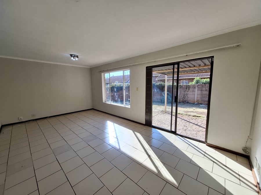 To Let 2 Bedroom Property for Rent in Pierre Van Ryneveld Gauteng