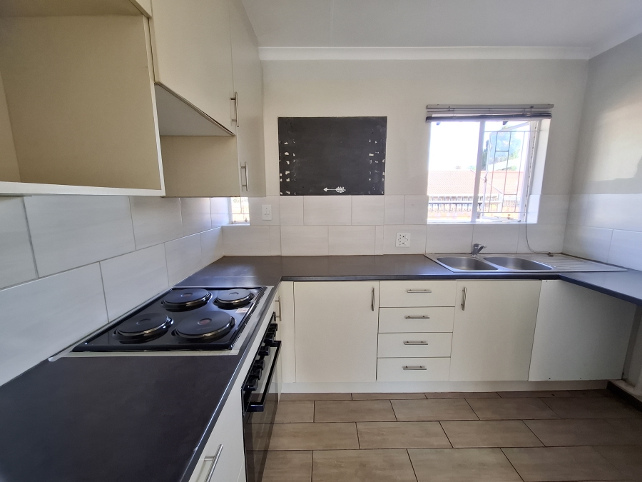 To Let 2 Bedroom Property for Rent in Pierre Van Ryneveld Gauteng