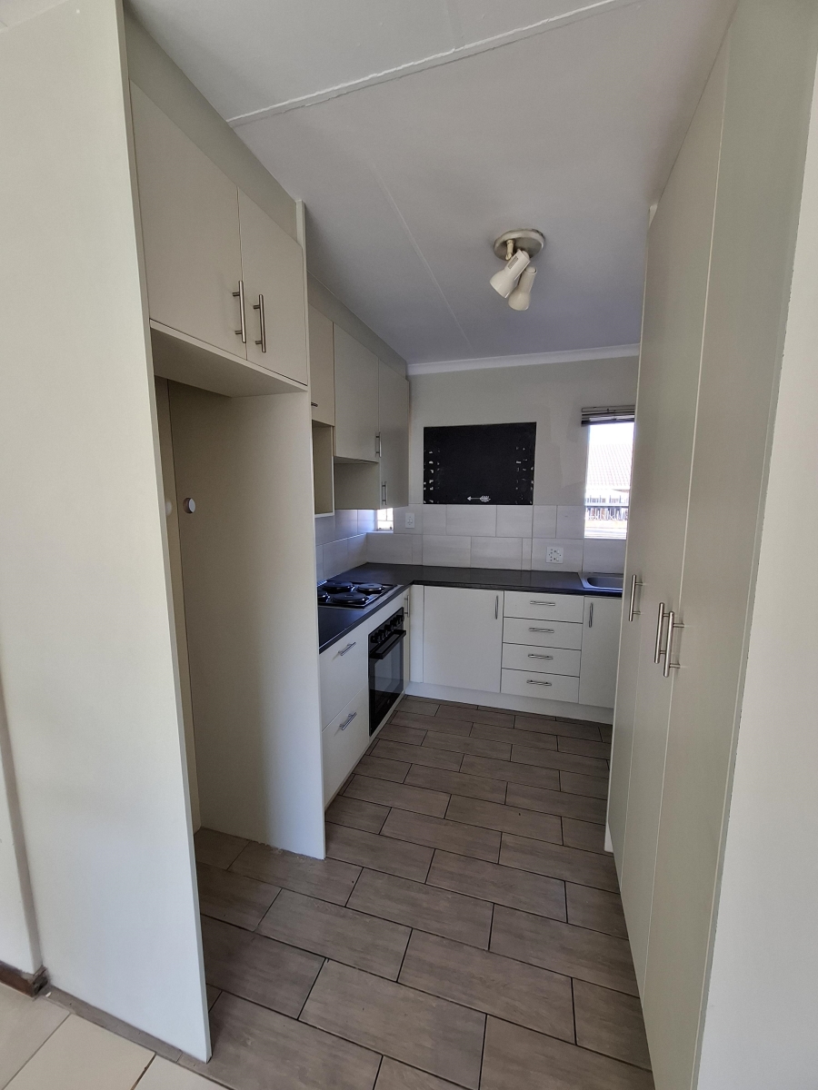 To Let 2 Bedroom Property for Rent in Pierre Van Ryneveld Gauteng
