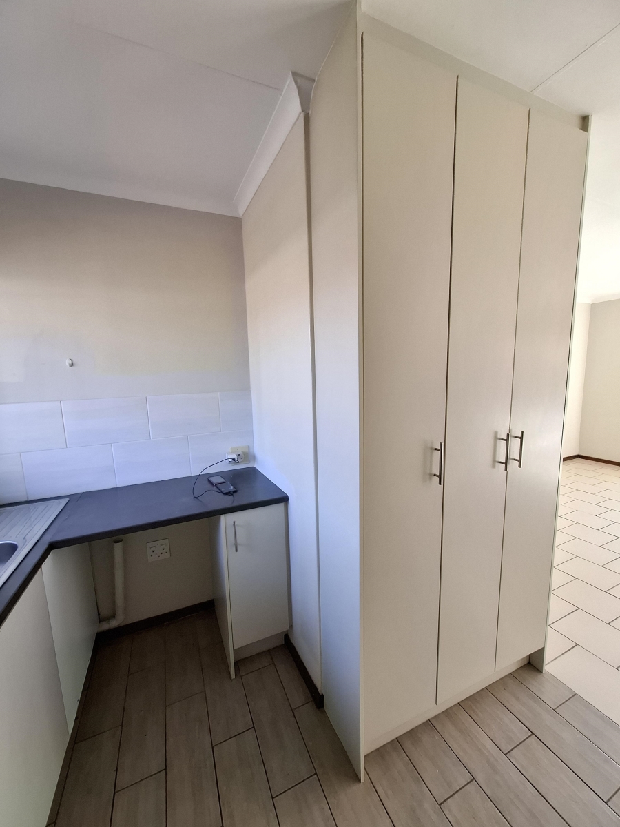 To Let 2 Bedroom Property for Rent in Pierre Van Ryneveld Gauteng
