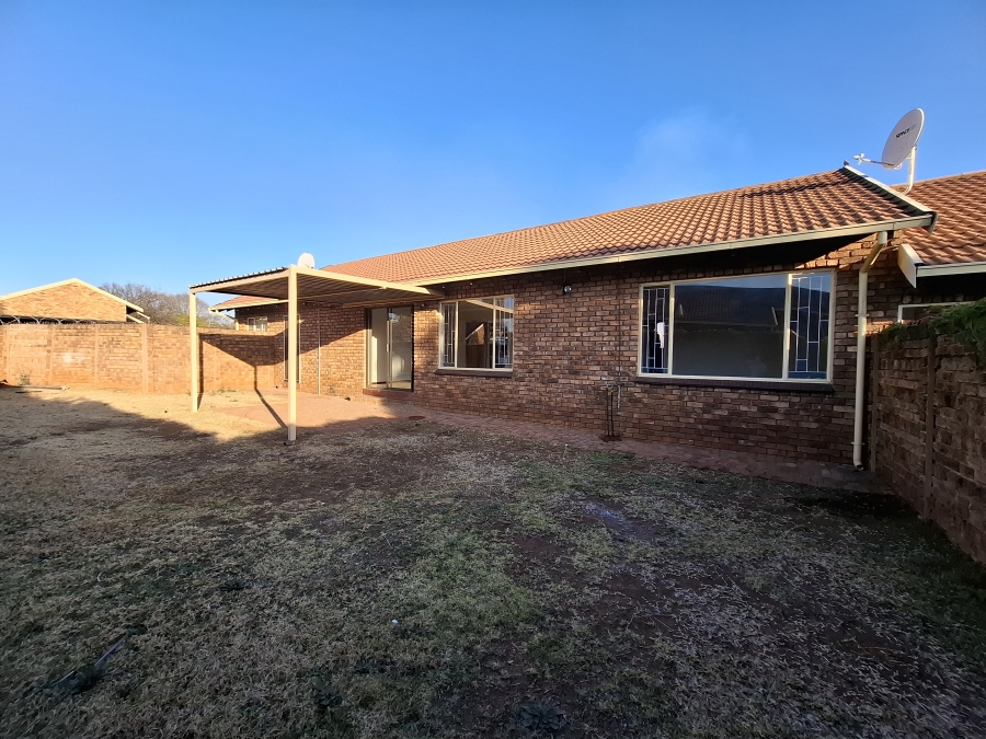 To Let 2 Bedroom Property for Rent in Pierre Van Ryneveld Gauteng