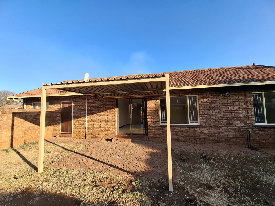 To Let 2 Bedroom Property for Rent in Pierre Van Ryneveld Gauteng