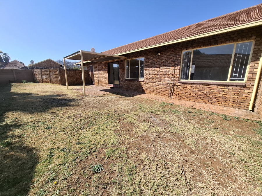 To Let 2 Bedroom Property for Rent in Pierre Van Ryneveld Gauteng