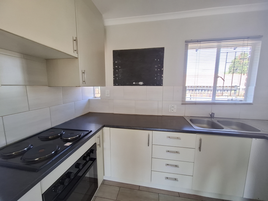 To Let 2 Bedroom Property for Rent in Pierre Van Ryneveld Gauteng