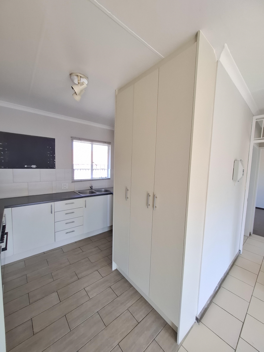 To Let 2 Bedroom Property for Rent in Pierre Van Ryneveld Gauteng
