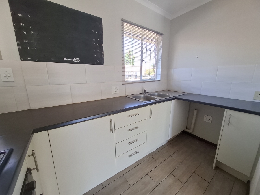 To Let 2 Bedroom Property for Rent in Pierre Van Ryneveld Gauteng