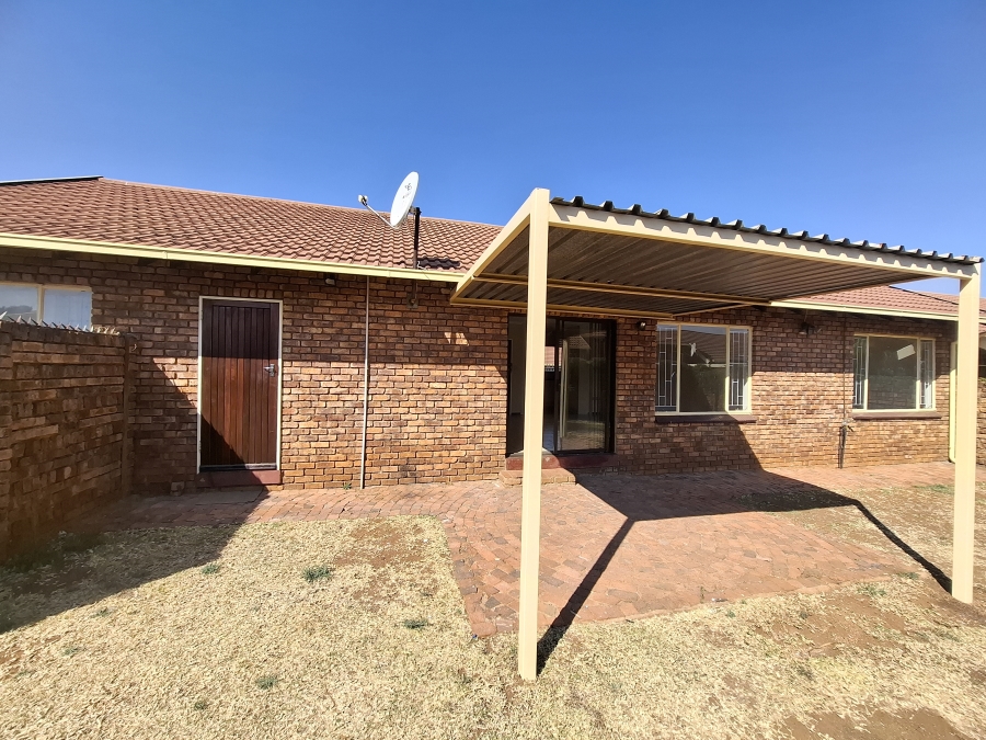 To Let 2 Bedroom Property for Rent in Pierre Van Ryneveld Gauteng