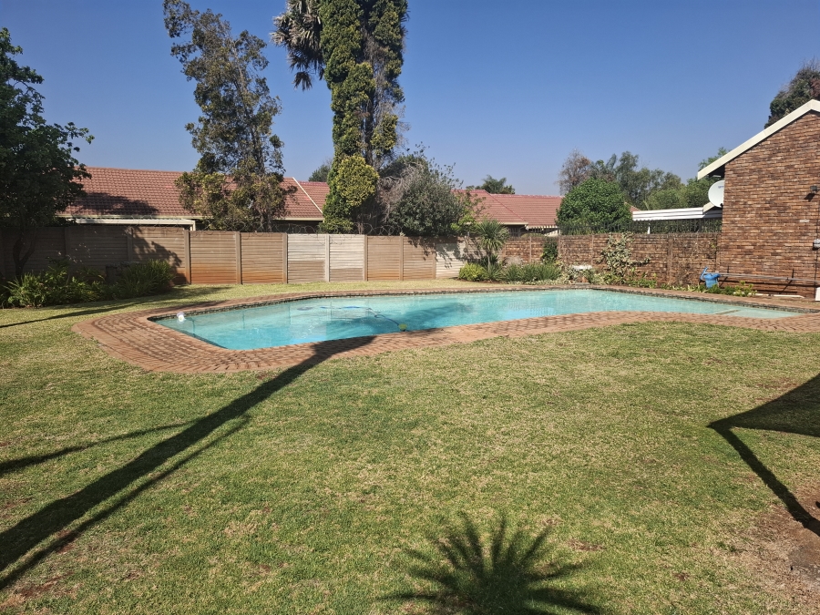 To Let 2 Bedroom Property for Rent in Pierre Van Ryneveld Gauteng