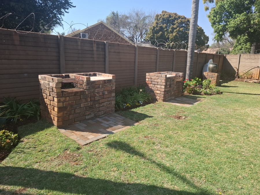 To Let 2 Bedroom Property for Rent in Pierre Van Ryneveld Gauteng