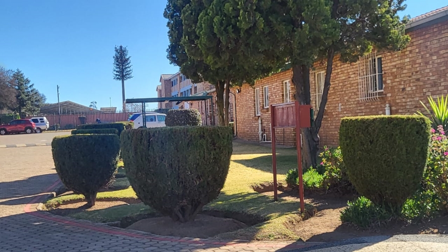 2 Bedroom Property for Sale in Witpoortjie Gauteng