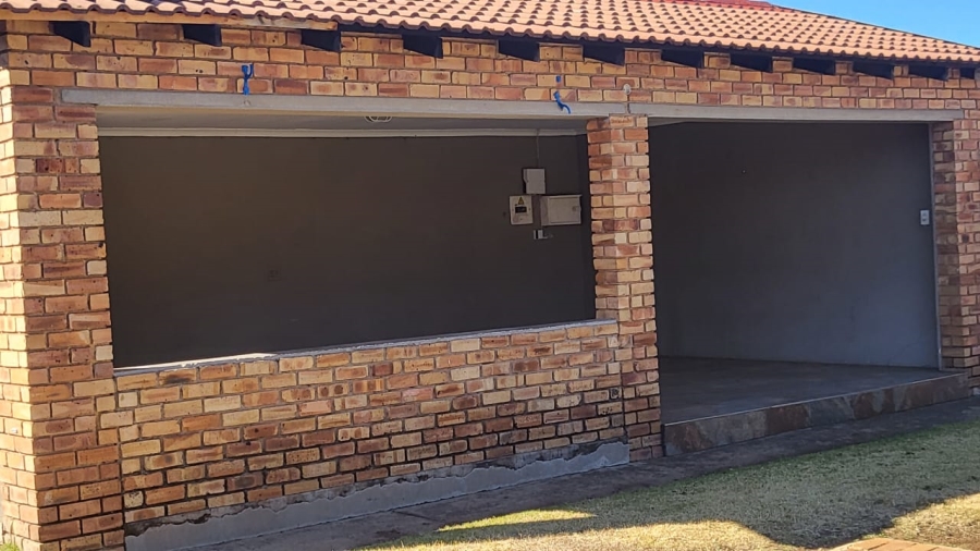 2 Bedroom Property for Sale in Witpoortjie Gauteng