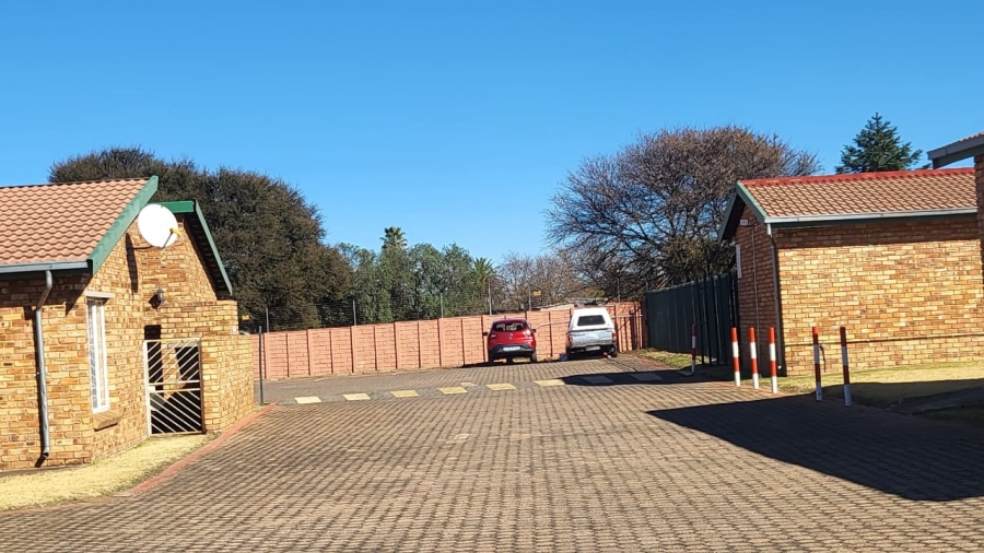 2 Bedroom Property for Sale in Witpoortjie Gauteng