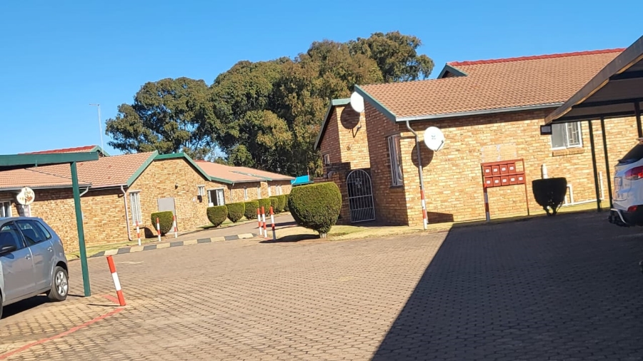 2 Bedroom Property for Sale in Witpoortjie Gauteng